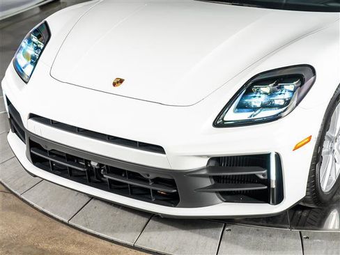 Certified 2025 Porsche Panamera image 11