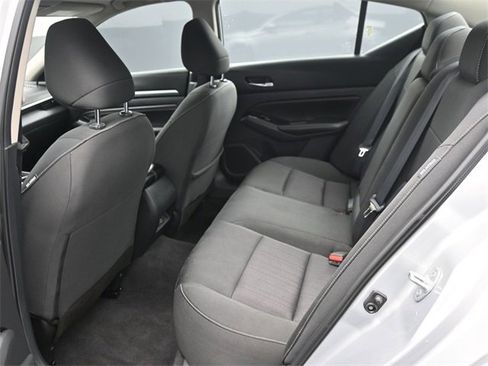 Used 2022 Nissan Altima 2.5 SV w/ SV Premium Package image 12