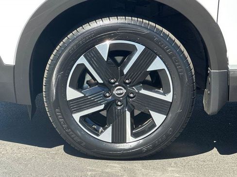 Used 2025 Nissan Kicks SV AWD/4WD image 25