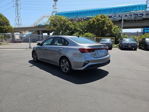 Used 2024 Kia Forte LXS FWD image 7