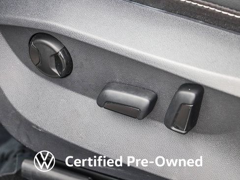 Used 2023 Volkswagen Taos SE w/ Panoramic Sunroof Package FWD image 21