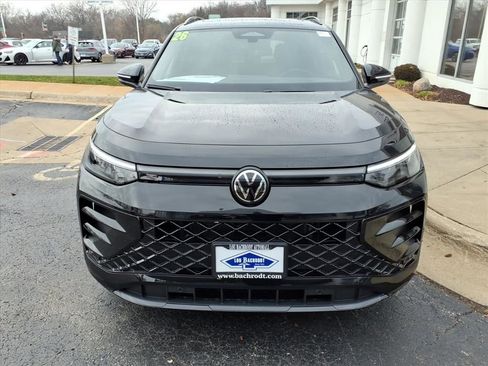 New 2026 Volkswagen Tiguan SE R-Line AWD/4WD image 2