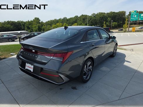Certified 2025 Hyundai Elantra Limited FWD image 8
