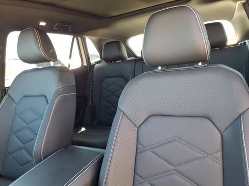 New 2026 Volkswagen Atlas Cross Sport SE image 12