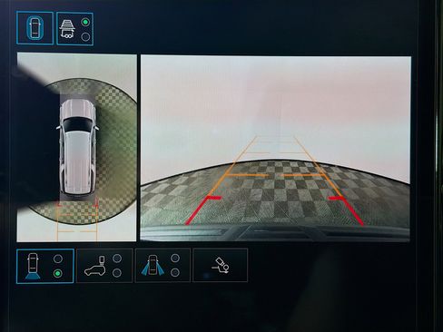 Used 2025 GMC Yukon XL Elevation image 16