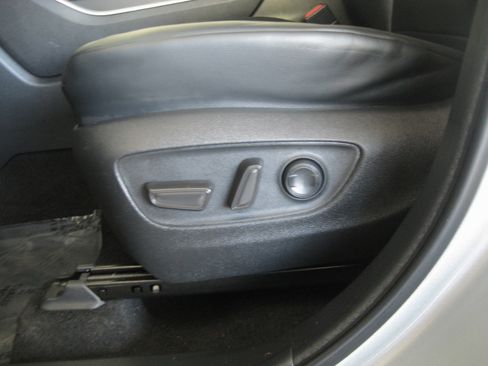 Used 2023 Toyota Highlander XLE image 13