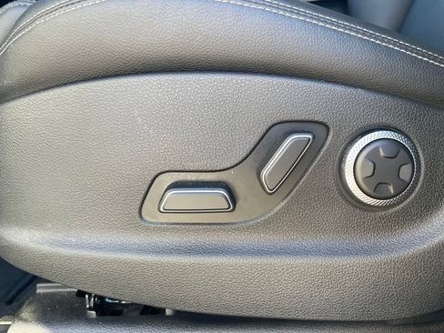 Used 2025 Genesis GV70 2.5T image 11