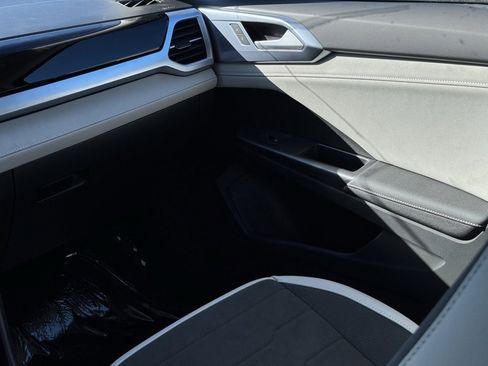 New 2025 Volkswagen Taos SE image 29