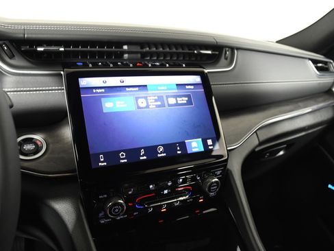 Used 2023 Jeep Grand Cherokee Overland image 32