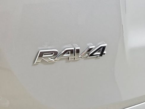 Used 2018 Toyota RAV4 Limited FWD image 9