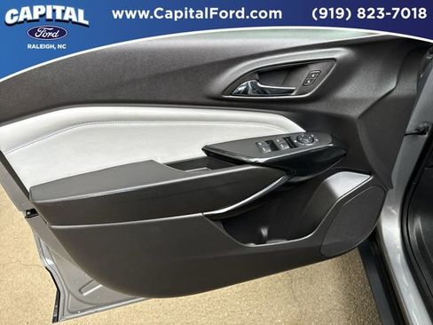 Used 2025 Chevrolet Trax LT w/ LT Convenience Package FWD image 20
