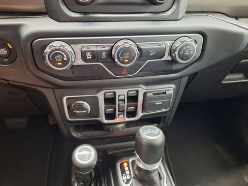 Used 2018 Jeep Wrangler Unlimited Sport S AWD/4WD image 14