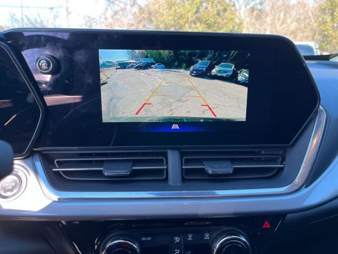 Used 2024 Chevrolet Trax LT w/ Driver Confidence Package image 21