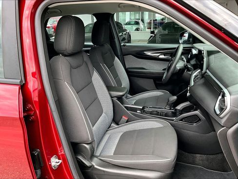 Used 2024 Chevrolet TrailBlazer LS image 11