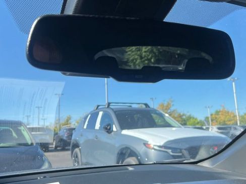 Used 2018 Toyota C-HR XLE FWD image 28