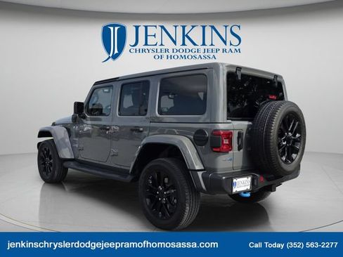 Used 2023 Jeep Wrangler Unlimited Sahara w/ Dual Top Group AWD/4WD image 7