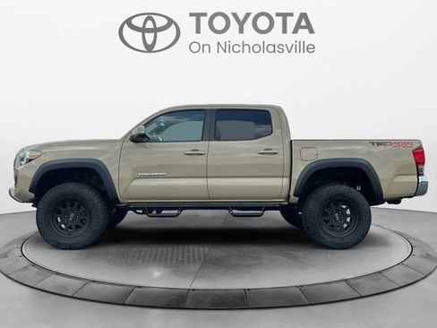 Used 2017 Toyota Tacoma TRD Off-Road w/ Tow Package (A/T) AWD/4WD image 2