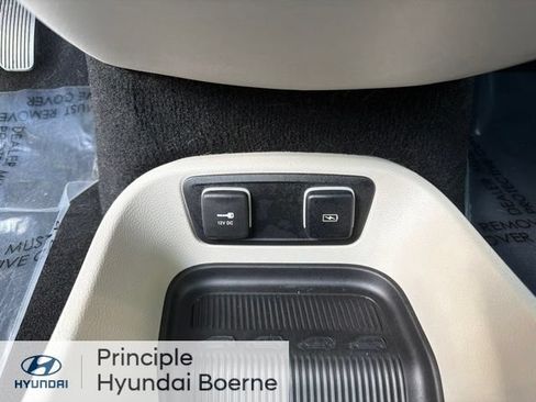 Used 2021 Chrysler Pacifica Touring-L FWD image 27