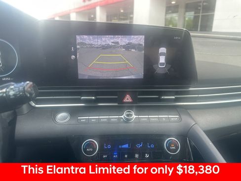 Used 2022 Hyundai Elantra Limited image 26