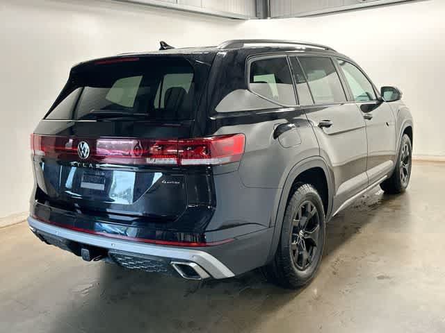 Used 2025 Volkswagen Atlas Peak Edition SE AWD/4WD image 34