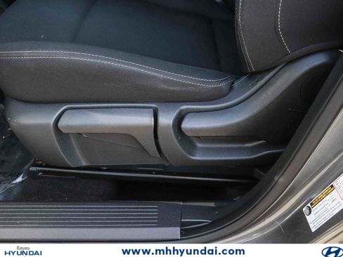 Used 2024 Nissan Rogue S AWD/4WD image 16