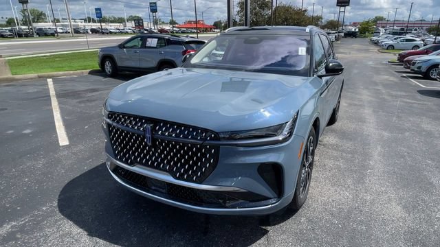 Used 2025 Lincoln Nautilus Reserve AWD/4WD image 5