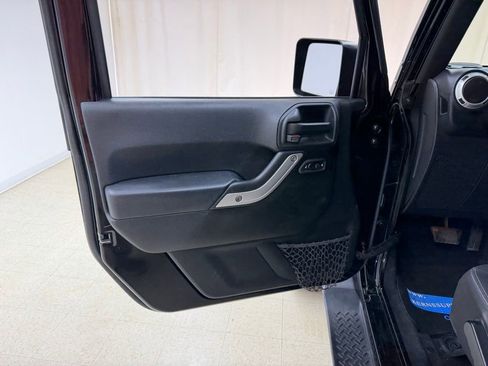 Used 2017 Jeep Wrangler Unlimited Sahara image 17