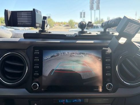 Used 2021 Toyota Tacoma TRD Off-Road w/ Technology Package AWD/4WD image 16