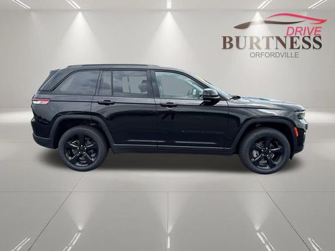 Used 2023 Jeep Grand Cherokee Limited w/ Black Appearance Package AWD/4WD image 9