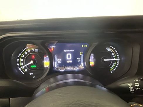 Used 2024 Jeep Wrangler Unlimited AWD/4WD image 17