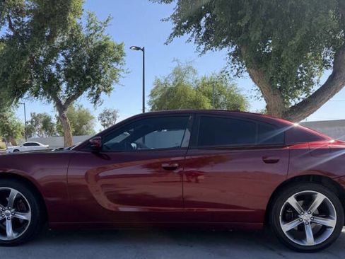Used 2018 Dodge Charger SXT Plus RWD image 2