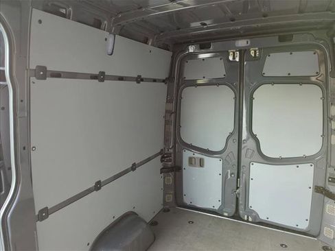 Used 2017 Mercedes-Benz Sprinter 2500 image 17