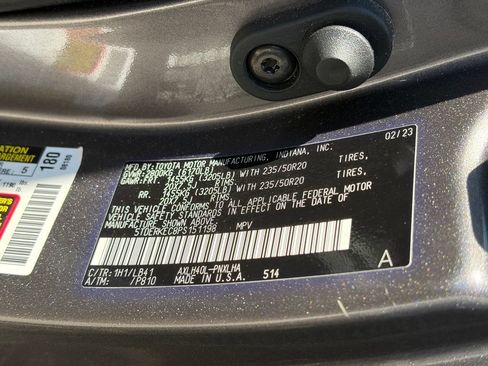 Used 2023 Toyota Sienna Platinum FWD image 13