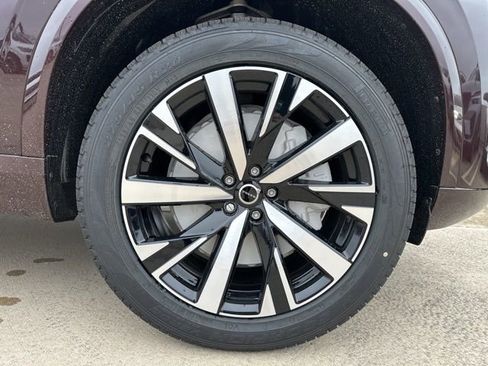 New 2026 Volvo XC90 B5 Core w/ Protection Package Premier image 9
