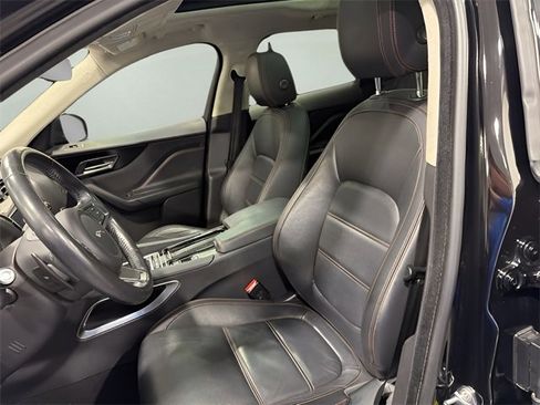 Used 2019 Jaguar F-PACE Prestige image 12