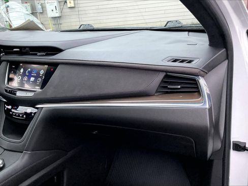 Used 2018 Cadillac XT5 Platinum image 14