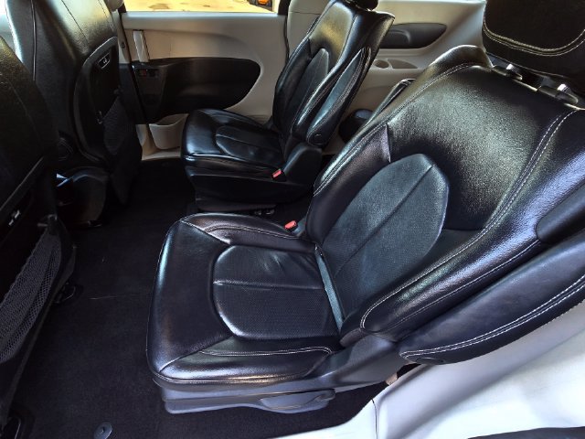 Certified 2022 Chrysler Pacifica Touring-L FWD image 22
