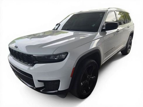 Used 2023 Jeep Grand Cherokee L Laredo image 8