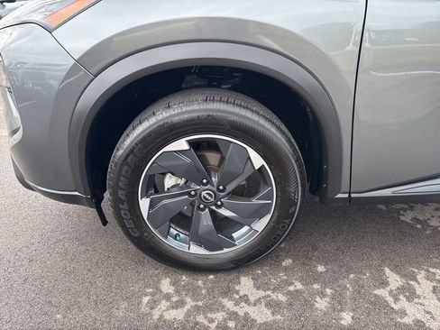 Used 2024 Nissan Rogue SV image 11