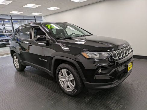 Used 2022 Jeep Compass Latitude w/ Sun and Sound Group image 3