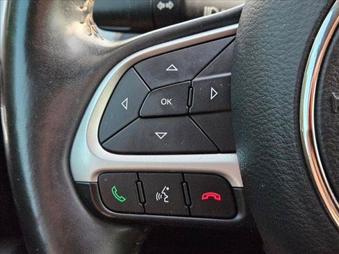Used 2018 Jeep Compass Latitude FWD image 20