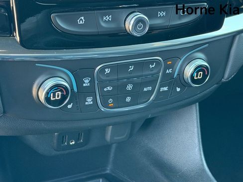 Used 2023 Chevrolet Traverse LT FWD image 27