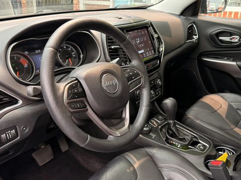 Used 2019 Jeep Cherokee Limited AWD/4WD image 9