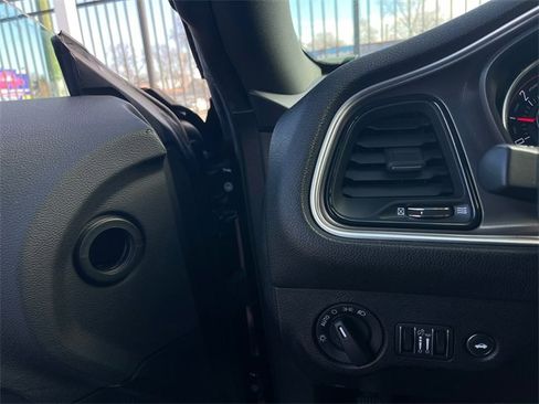 Used 2021 Dodge Challenger SXT image 17