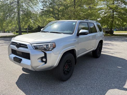 Used 2023 Toyota 4Runner SR5 Premium w/ Moonroof Package AWD/4WD image 3