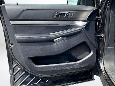 Used 2019 Ford Explorer XLT w/ Equipment Group 202A FWD image 22