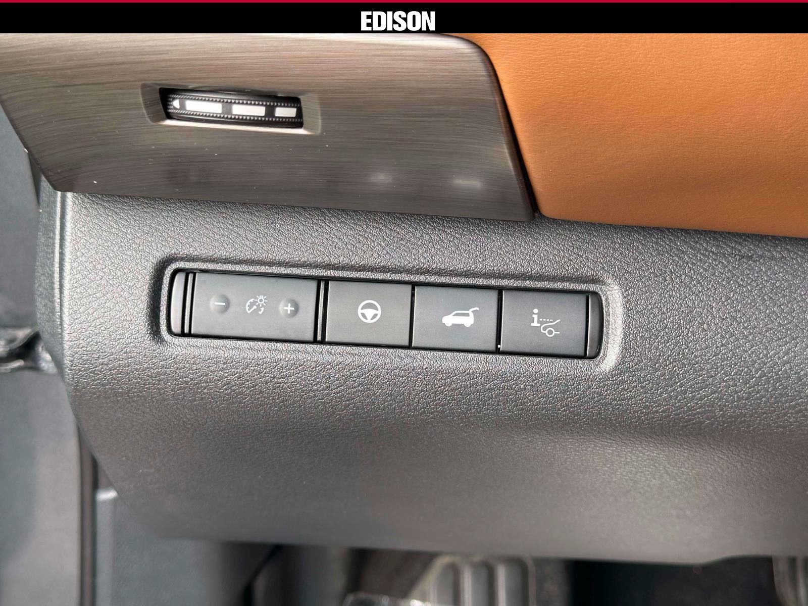 Used 2022 Nissan Pathfinder Platinum w/ Cargo Package AWD/4WD image 21