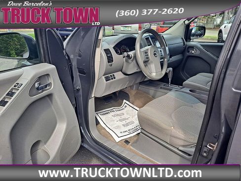 Used 2015 Nissan Frontier SV image 15