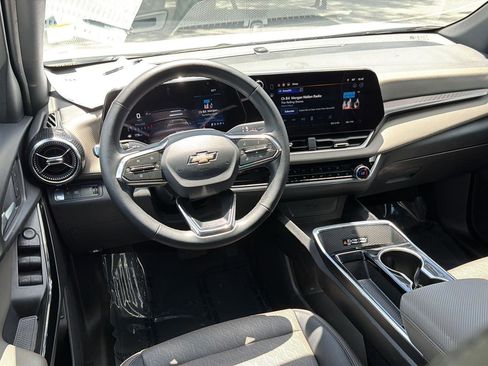 Certified 2025 Chevrolet Equinox LT w/ Convenience Package II FWD image 18