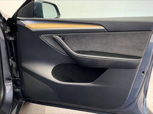 Used 2023 Tesla Model Y Long Range AWD/4WD image 26